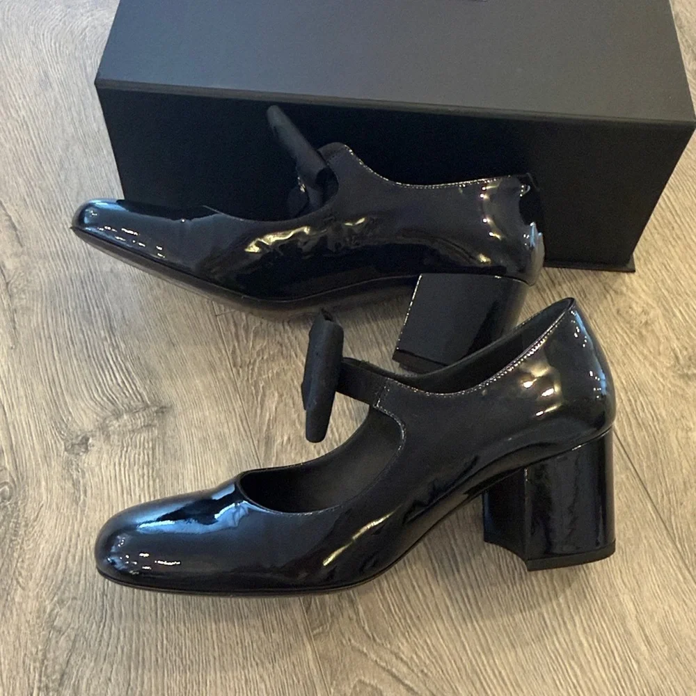 CHANEL Black Patent Leather Bow Mary Jane Flats - Picture 2 of 6